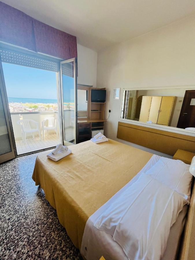 Hotel Columbia Frontemare Rimini Eksteriør bilde