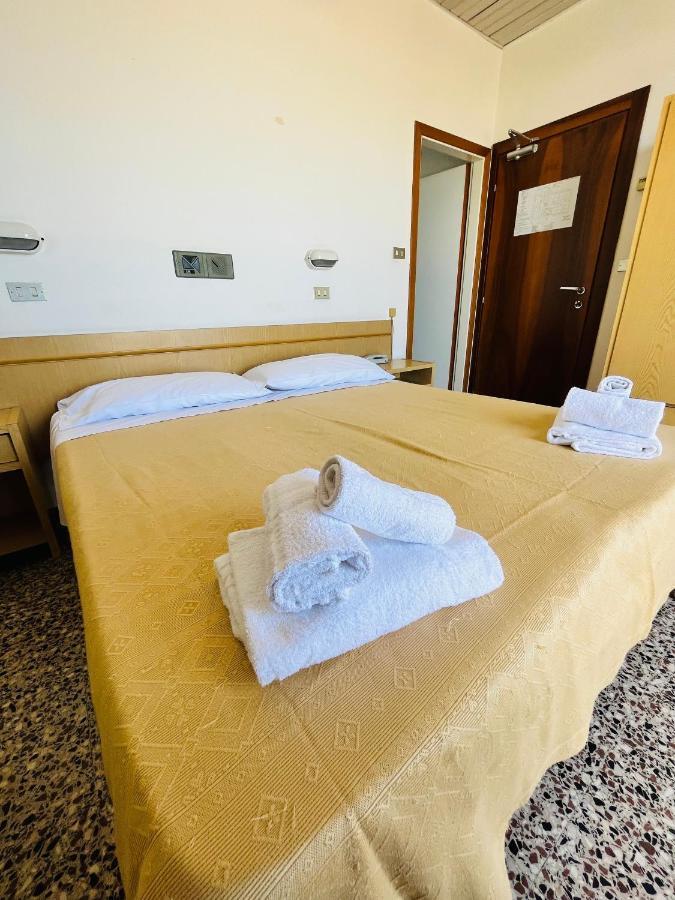 Hotel Columbia Frontemare Rimini Eksteriør bilde