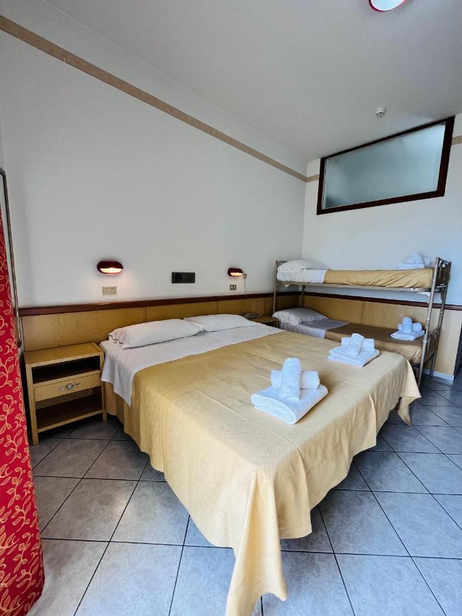 Hotel Columbia Frontemare Rimini Eksteriør bilde