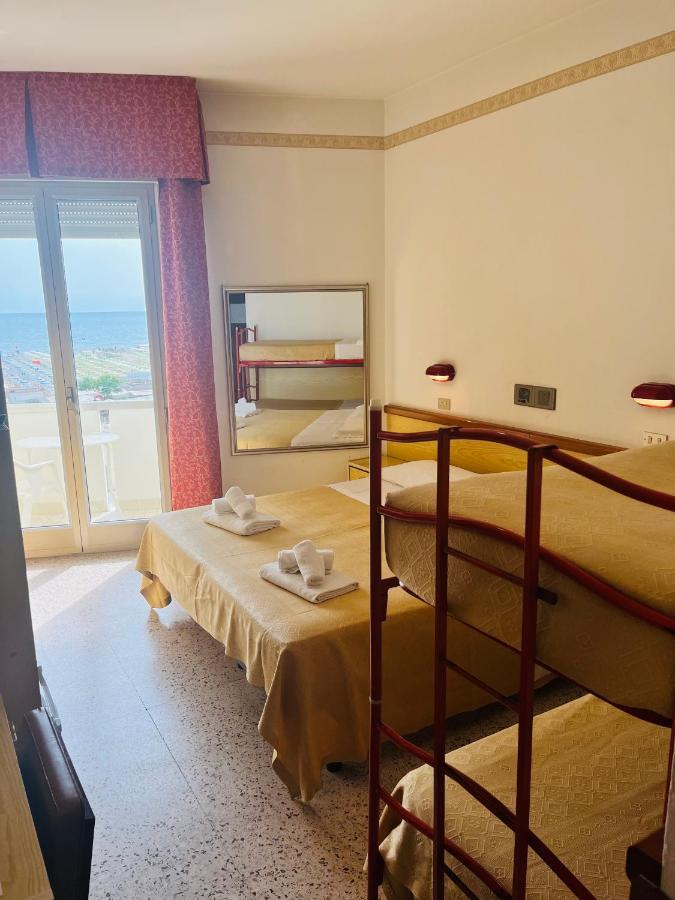 Hotel Columbia Frontemare Rimini Eksteriør bilde