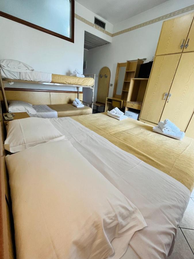 Hotel Columbia Frontemare Rimini Eksteriør bilde
