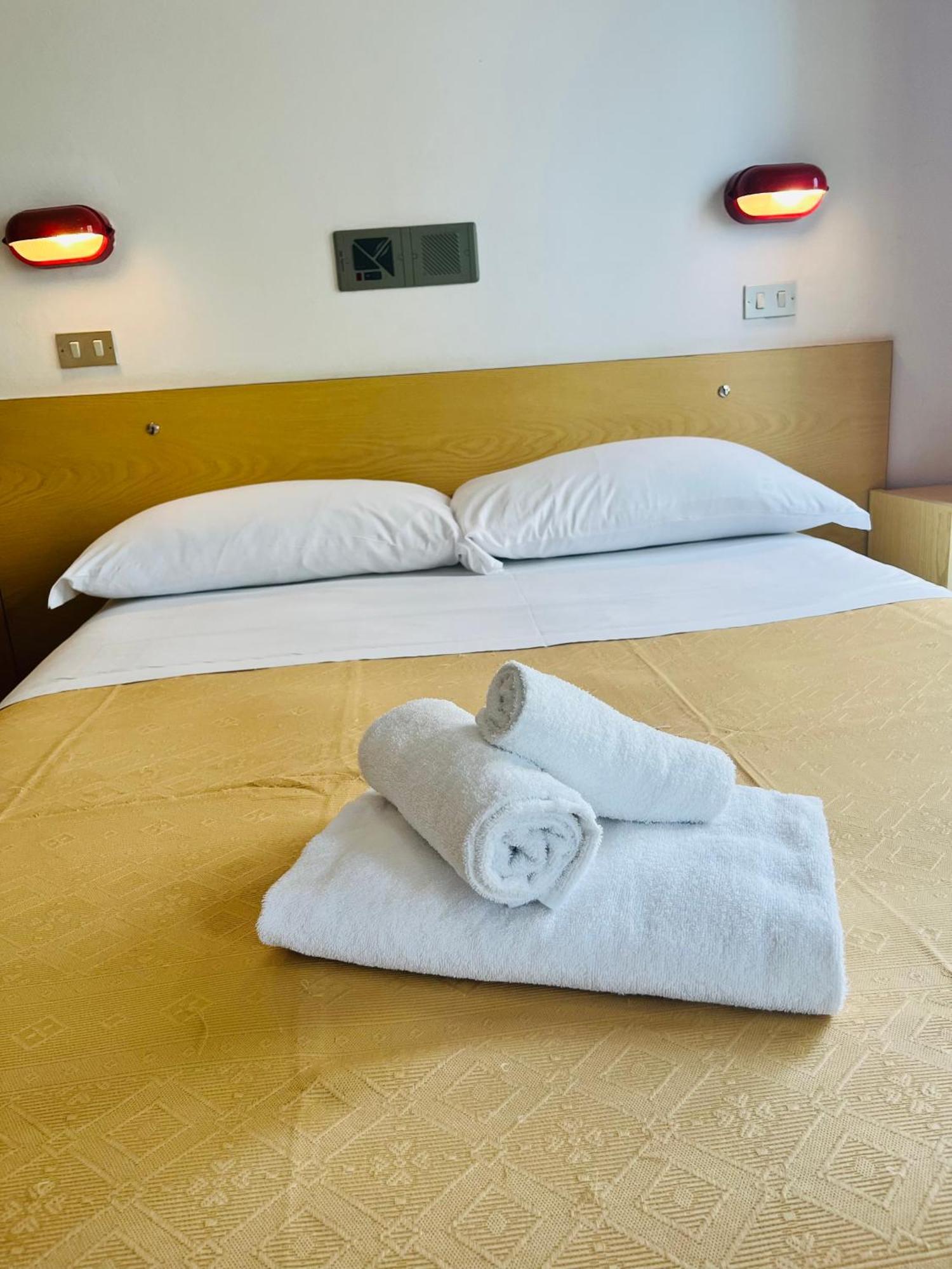 Hotel Columbia Frontemare Rimini Eksteriør bilde