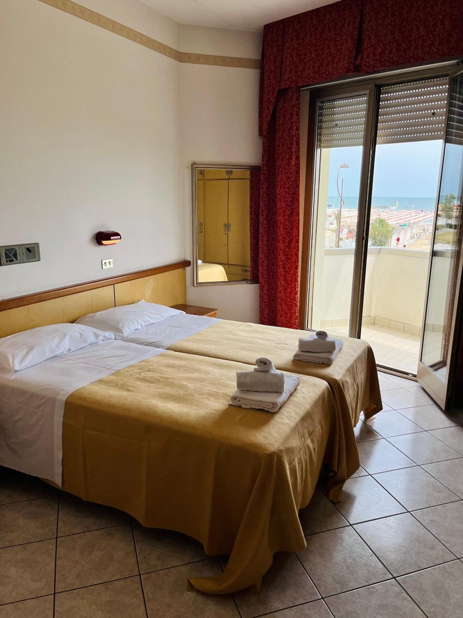 Hotel Columbia Frontemare Rimini Eksteriør bilde