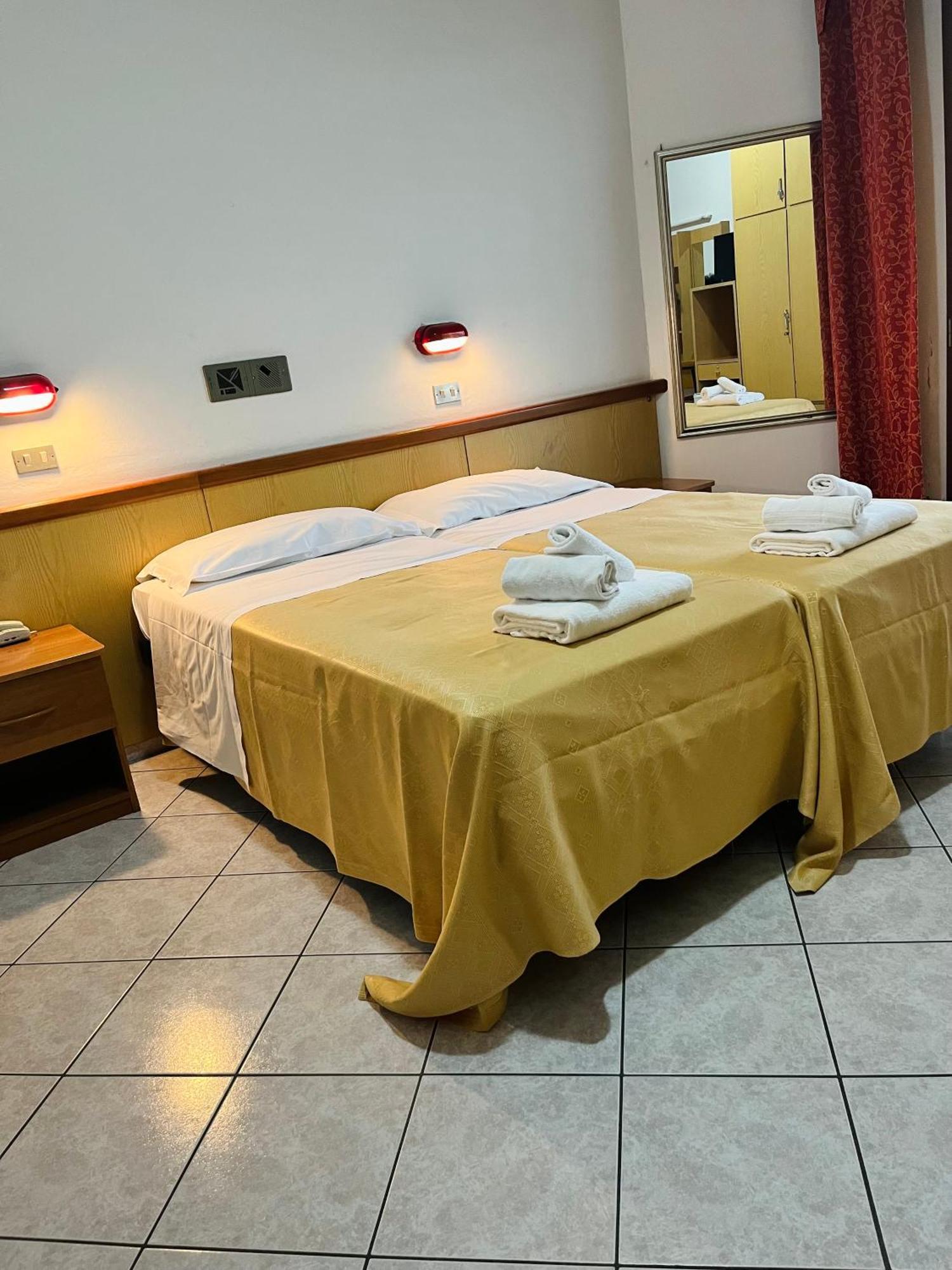 Hotel Columbia Frontemare Rimini Eksteriør bilde