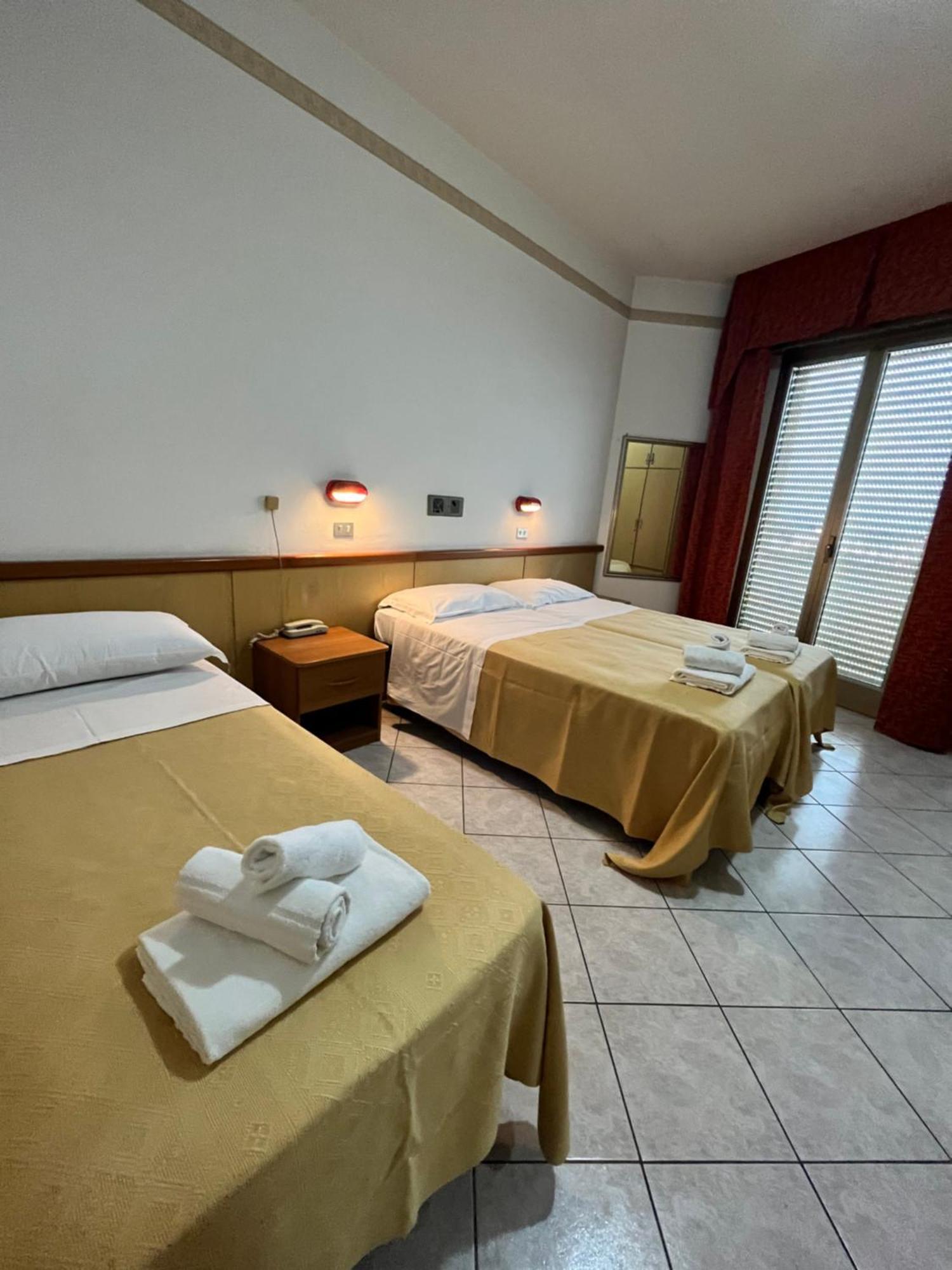 Hotel Columbia Frontemare Rimini Eksteriør bilde