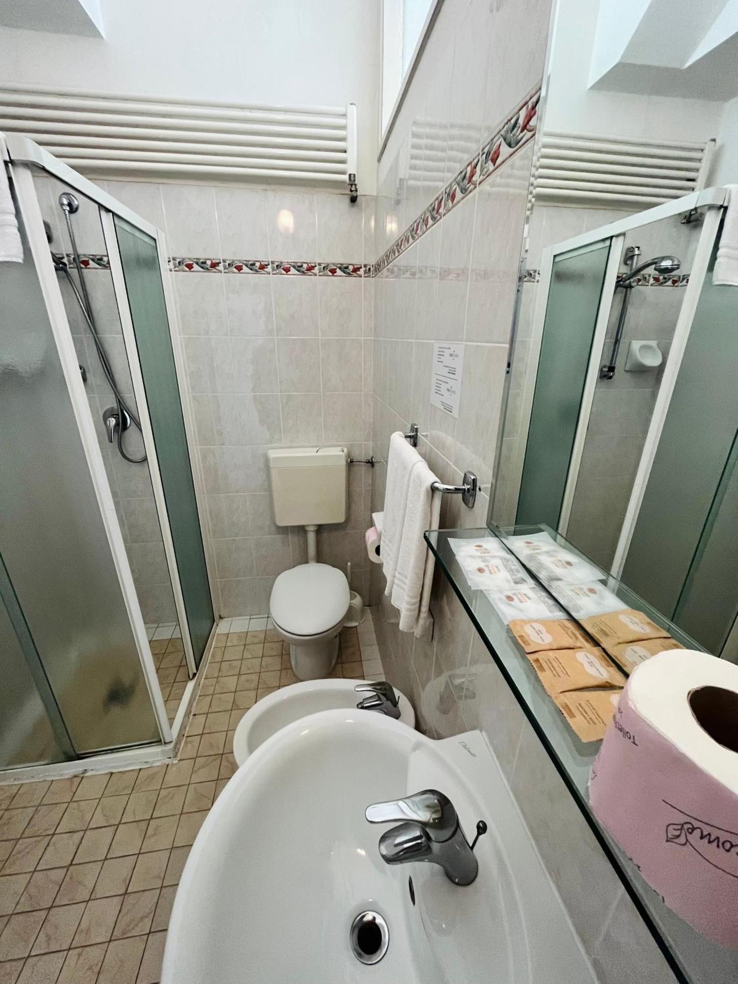 Hotel Columbia Frontemare Rimini Eksteriør bilde
