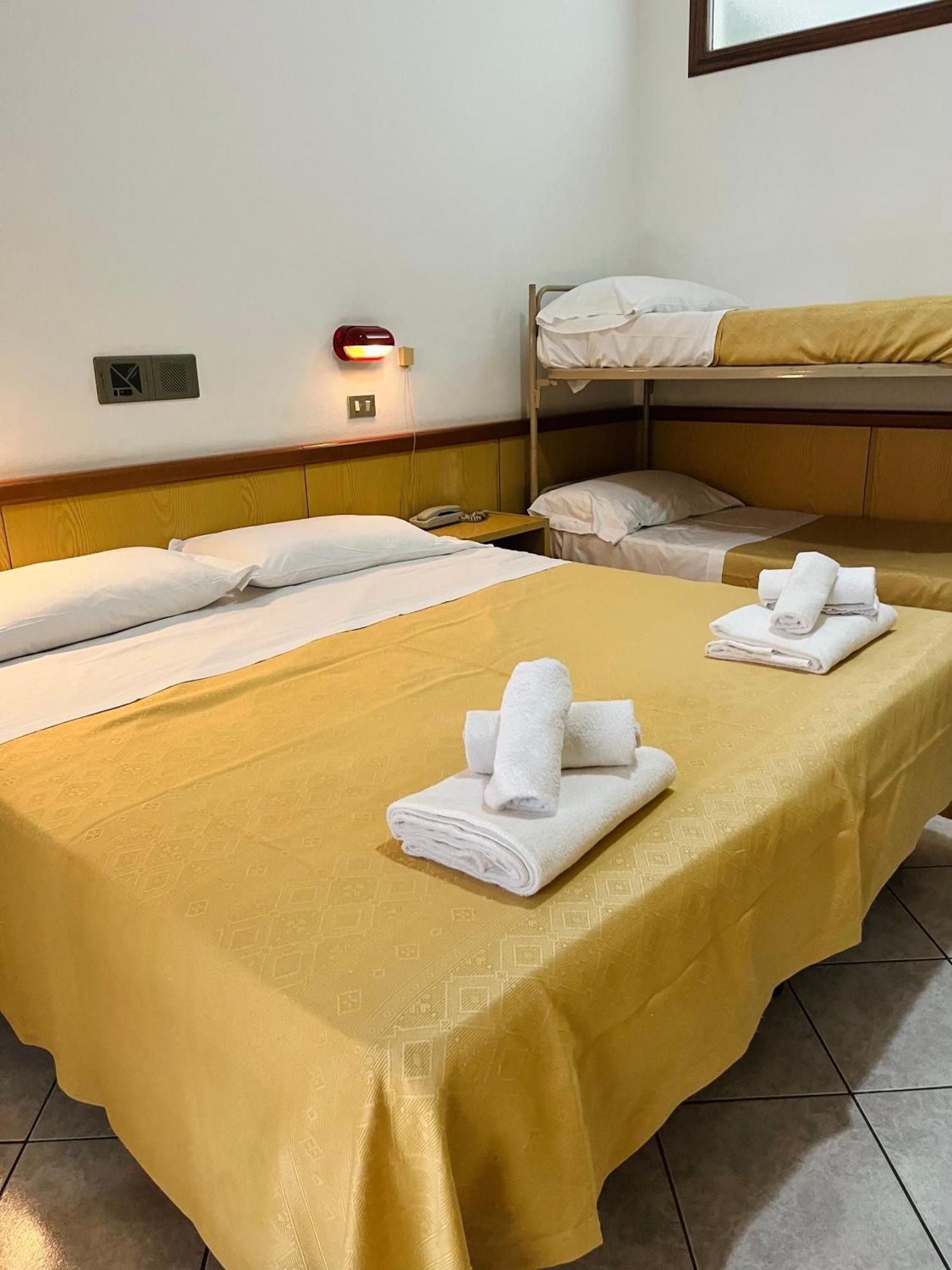 Hotel Columbia Frontemare Rimini Eksteriør bilde